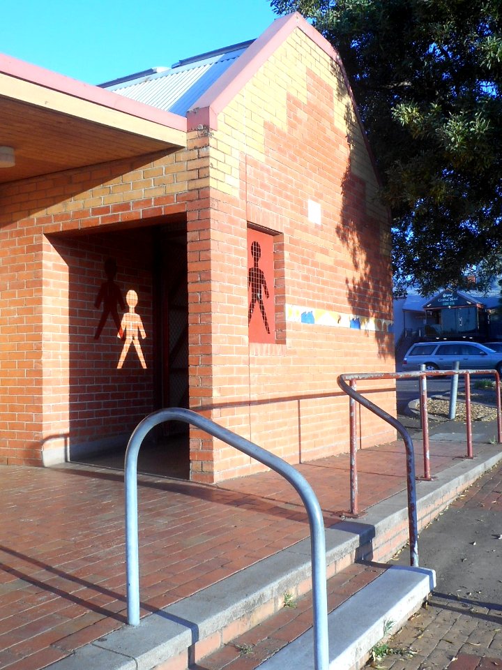 Gents toilets, Hamilton Vic.