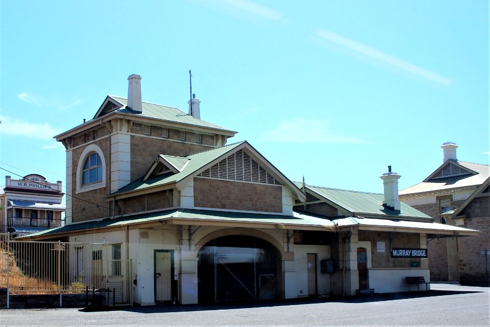 Murray Bridge railway station