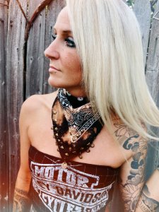 spiked neckerchief
