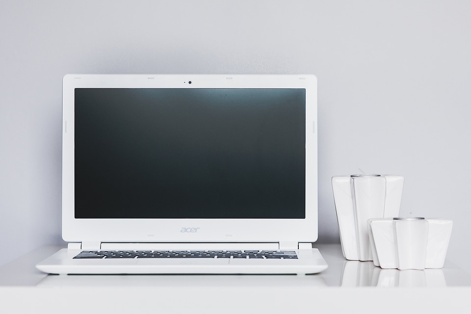 Work space white minimal