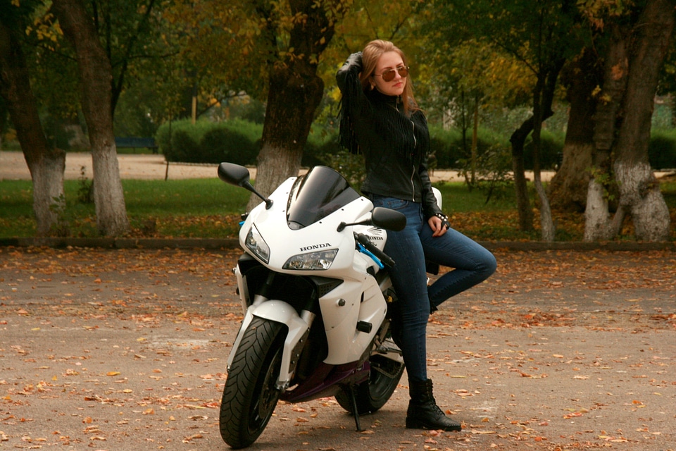 Ride biker blonde