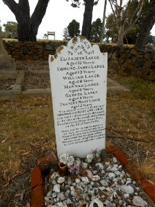 Memorial to child victims of shipwreck photo