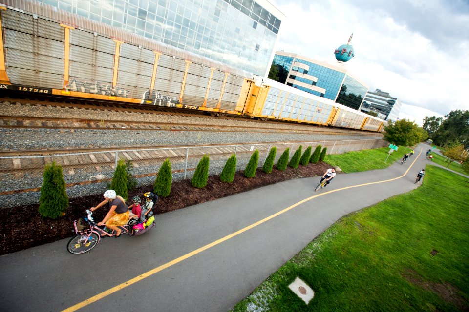 rail-and-trail paved path seattle longtail cargo bike family