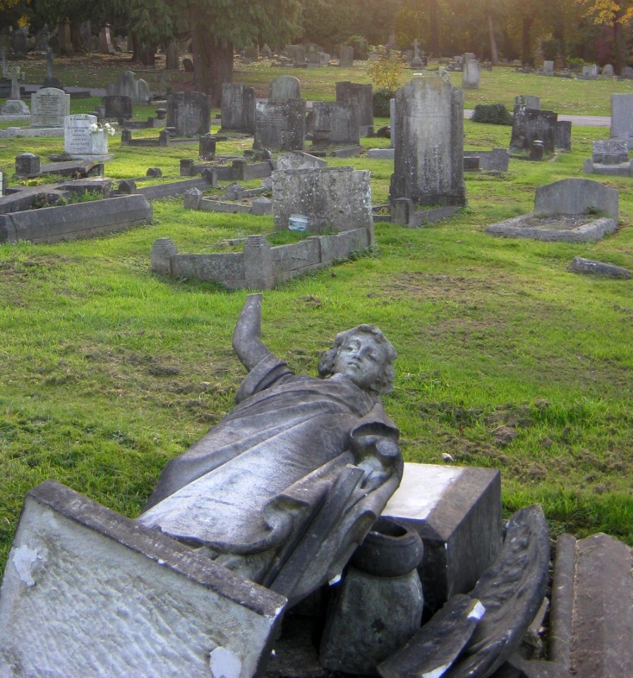 Angel Fallen Grave 02