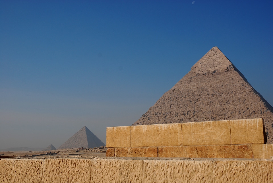 Pyramid giving cairo