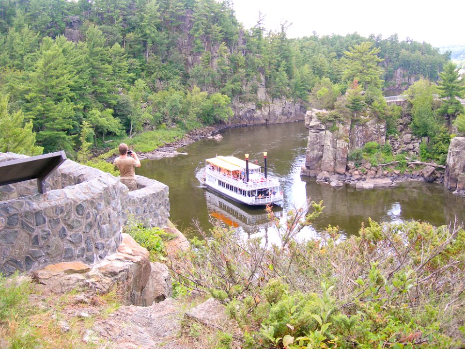 VanTatenhoveJ StCroixDalles PaddleboatRoundsAngleRock 20130814 vpp