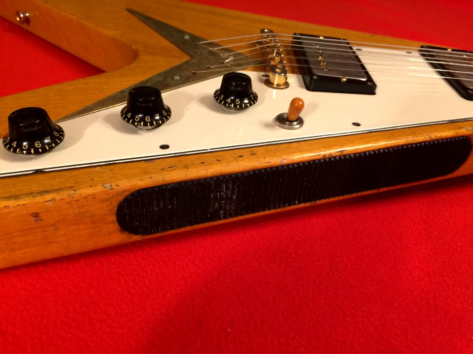 Close up knee rubber 1958 Gibson Flying V Korina