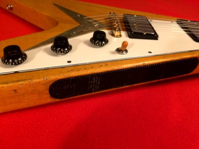 Close up knee rubber 1958 Gibson Flying V Korina