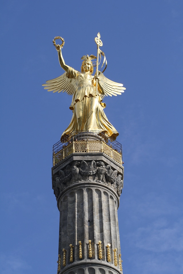 Landmark capital monument