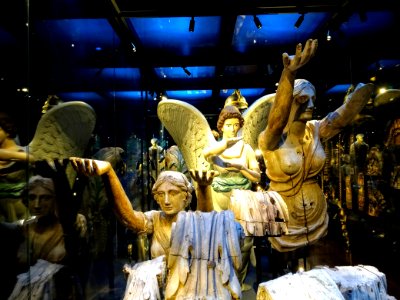 Frontstatue