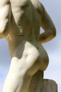 CAMILLE MORENOS - statue fesses