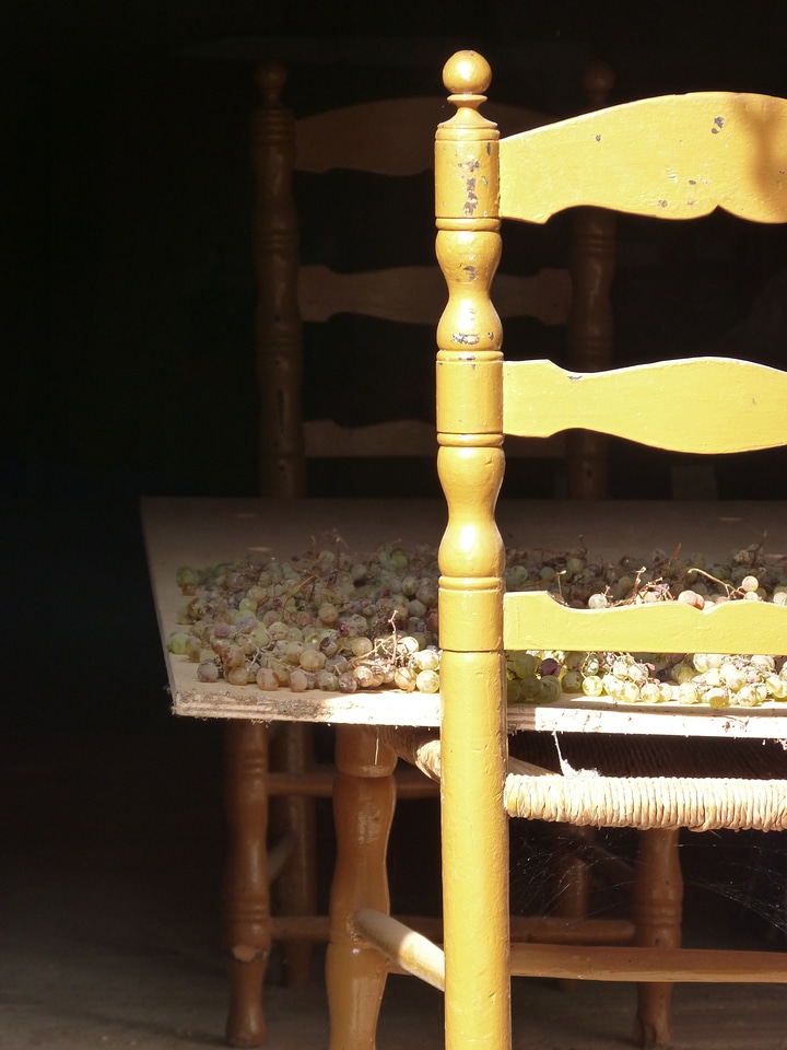 Drying grape crafts