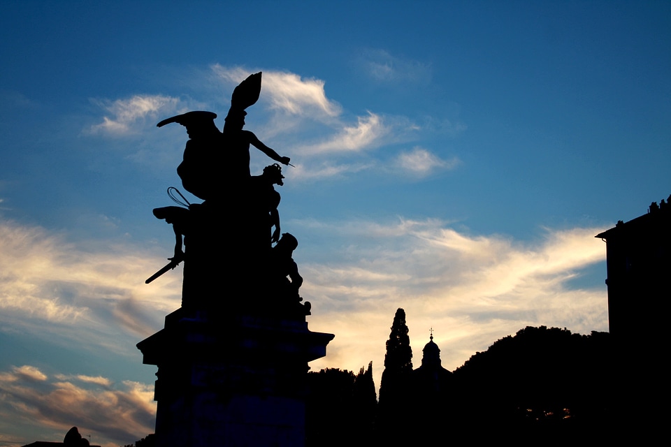 Silhouette italy monument