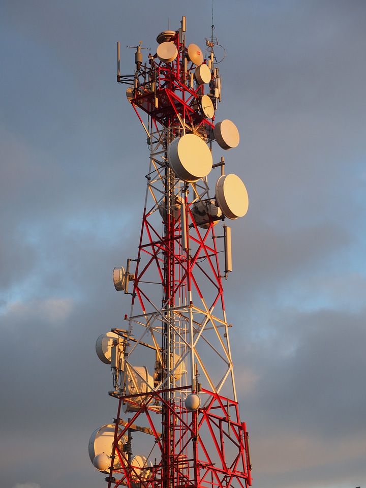Radio mast parabolic antenna transmitter