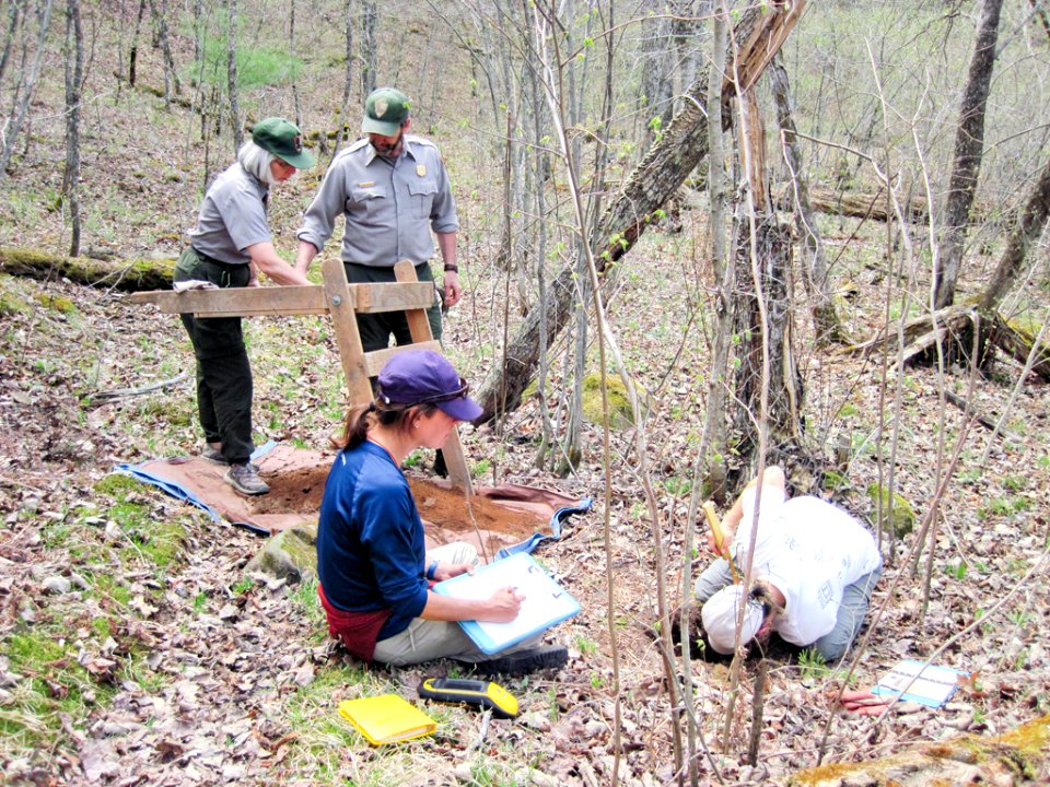 JacobowskiJ NamekagonCampsite StaffConductsArcheologicalSurvey 20130517 vpp