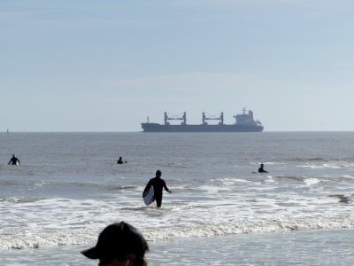 surfers and shipP1780272