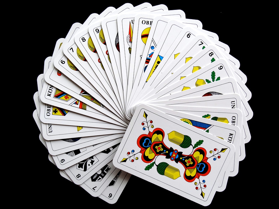 Playing cards strategy play