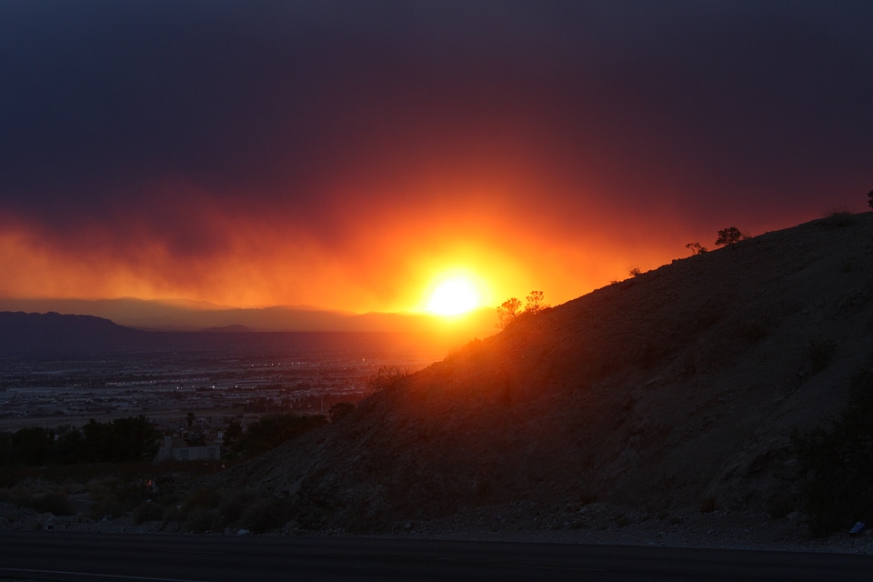 Bright glow horizon