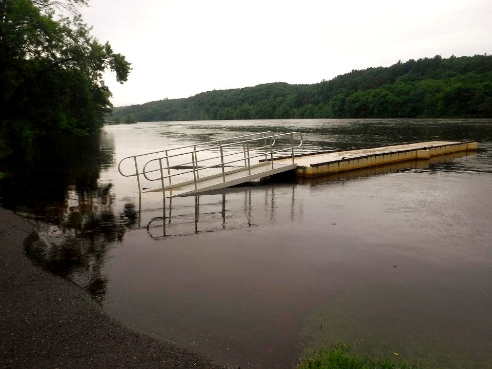 AndersonH IndianHeadFlowage LionsHeadBoatLaunchUnderWater 20180619 vpr