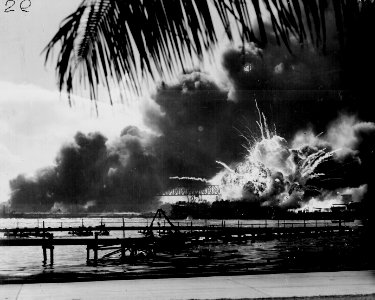 7 Diciembre 1941, el USS SHAW explota en el ataque a Pearl Harbor