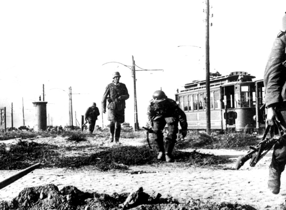 Septiembre 16, 1939 Infantería alemana en las afueras de Varsovia