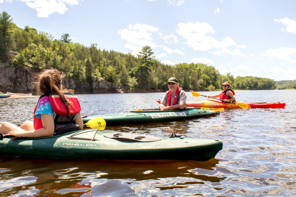 VanTatenhoveJ LowerDalles RangerTalksWithKayakers 20150731 vpp