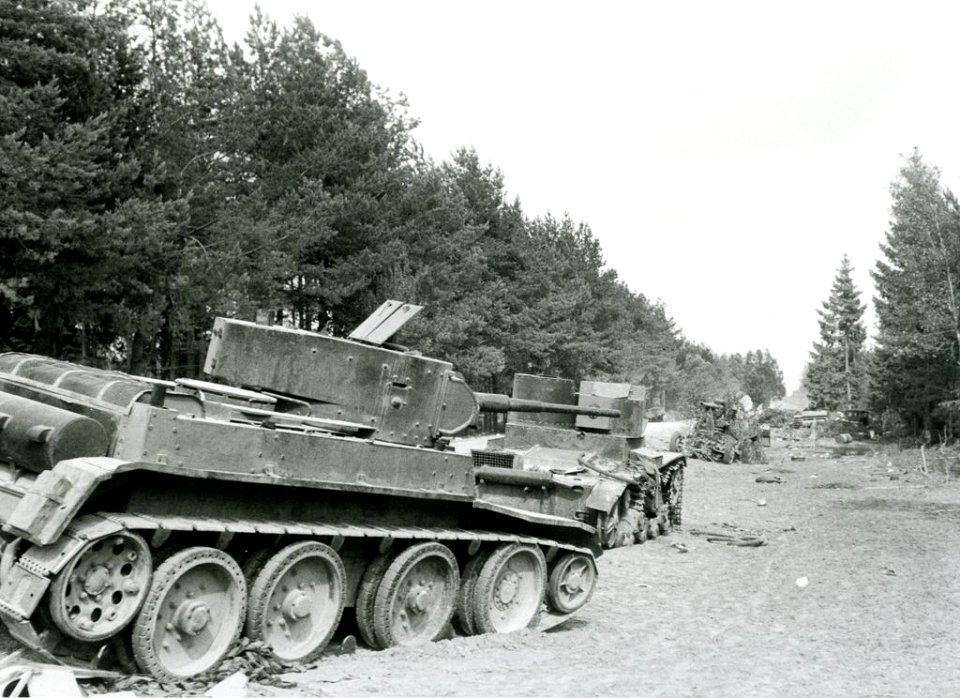 1941 - Tanques soviéticos abandonados en Bialystok, Polonia
