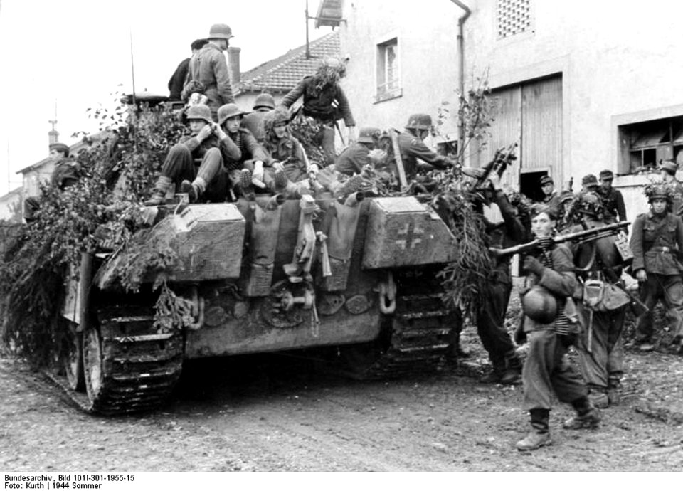1942 Panzer V Pantera con infantería
