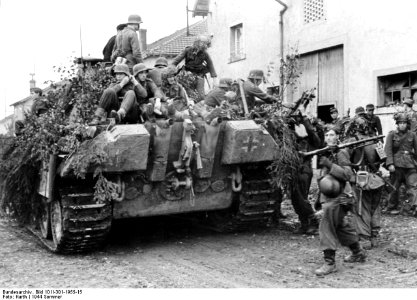 1942 Panzer V Pantera con infantería