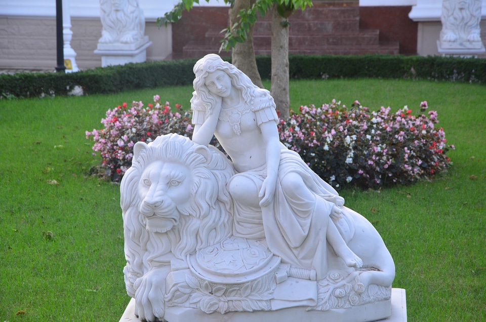 Happiness sculpture park