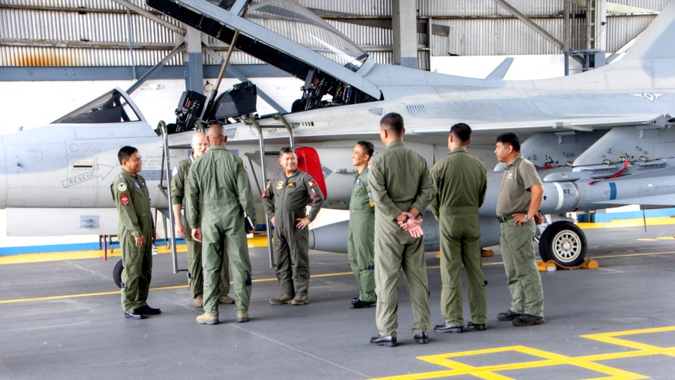 RE: FA-50PH with Maverick missile shown to US Airmen