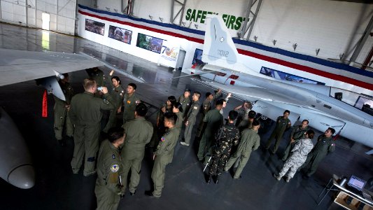 USAF Experts with Philippine Air Force Personnel