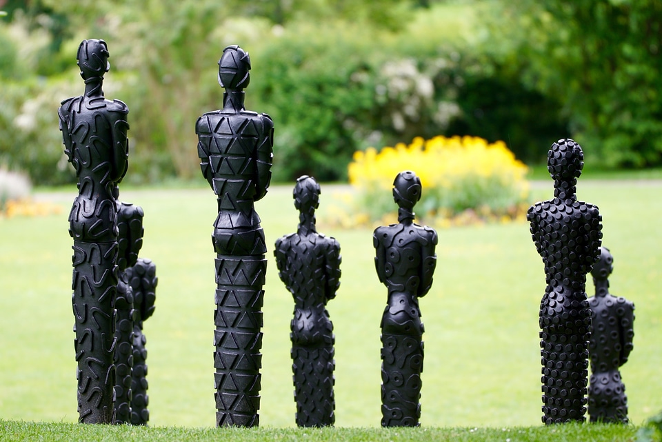 Statues form geometry