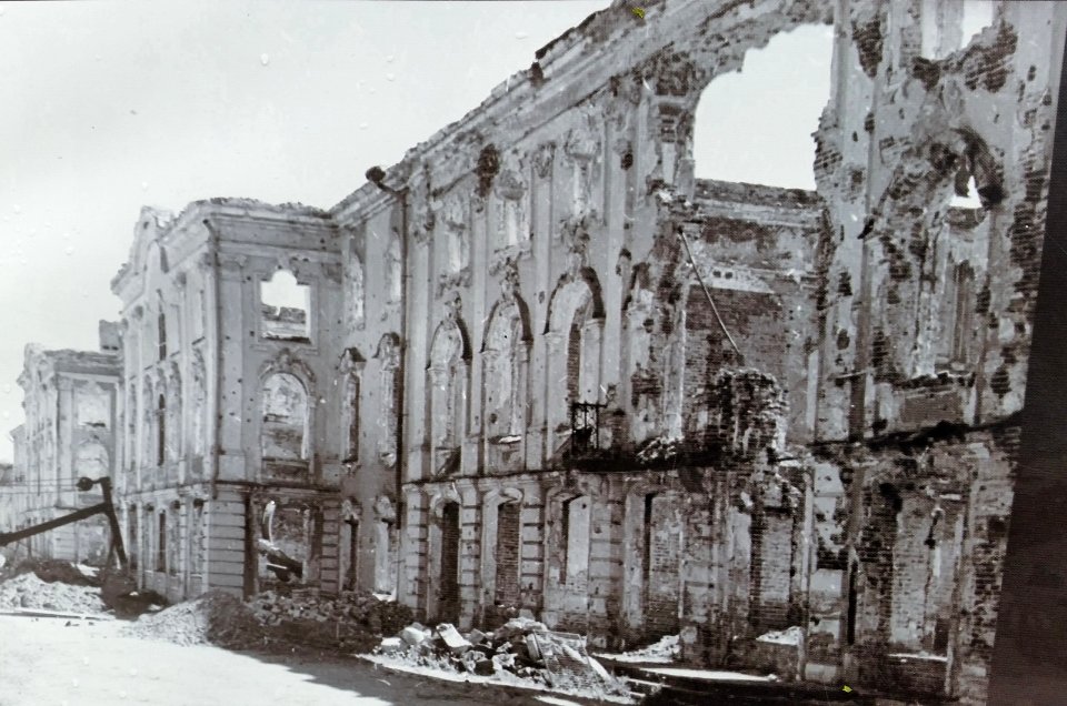 1945 - Estado ruinoso del Palacio de Catalina en Pushkin