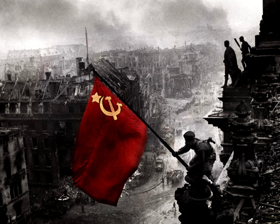 1945 Mayo 7 - Victoria de la URSS