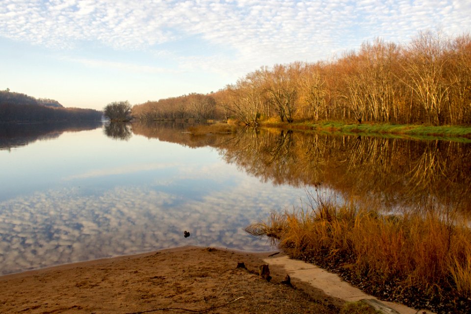 VanTatenhoveJ OsceolaLanding CloudsReflectedInRiver 20151103 vpp
