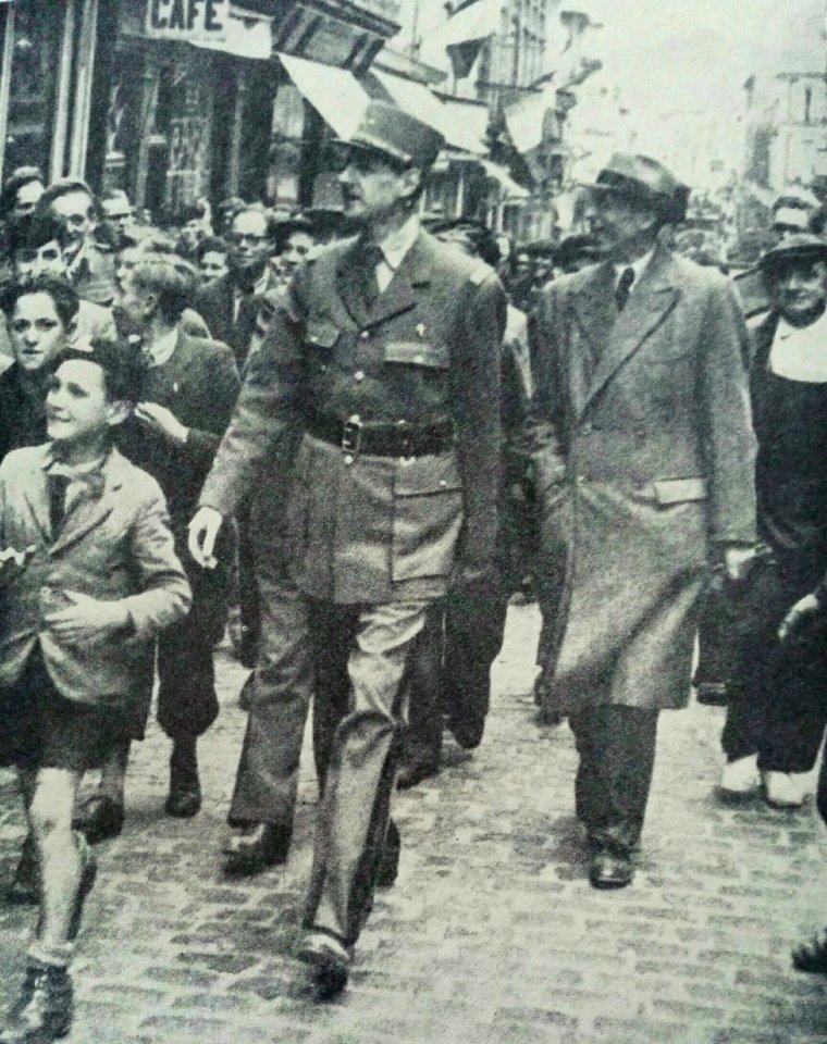 Junio 1944. Charles de Gaulle retorna a Francia. En las calles de Bayeux