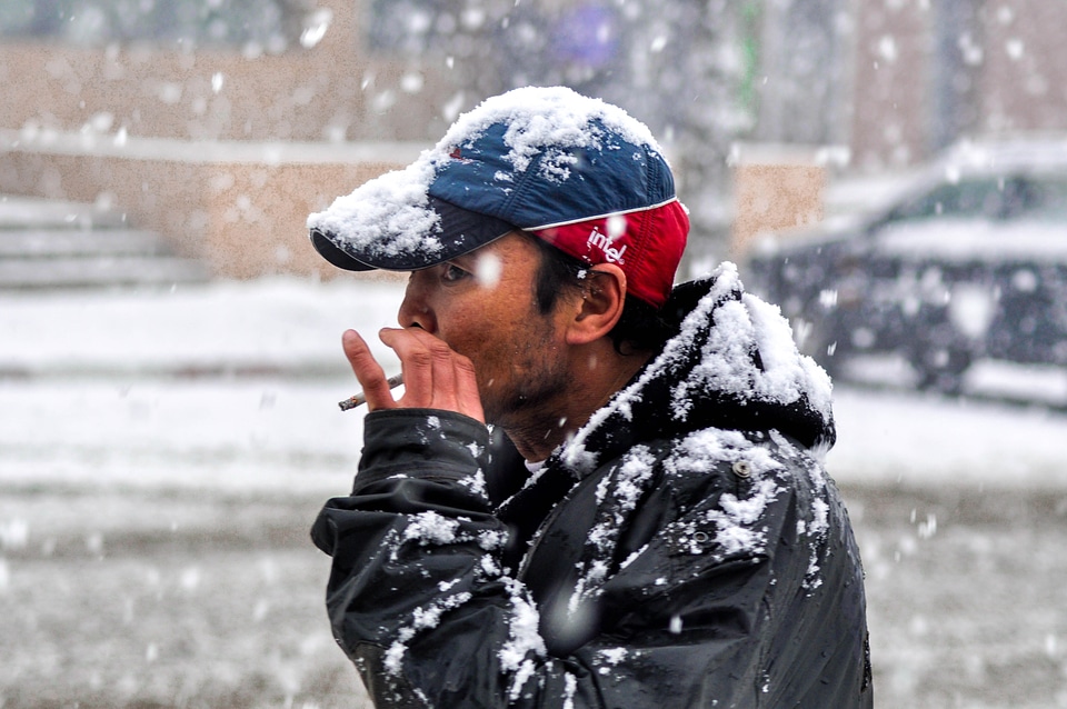 Smoke cigar snowing