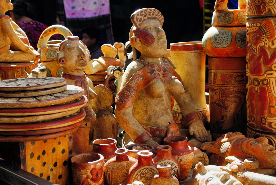 Trinkets ceramic maya