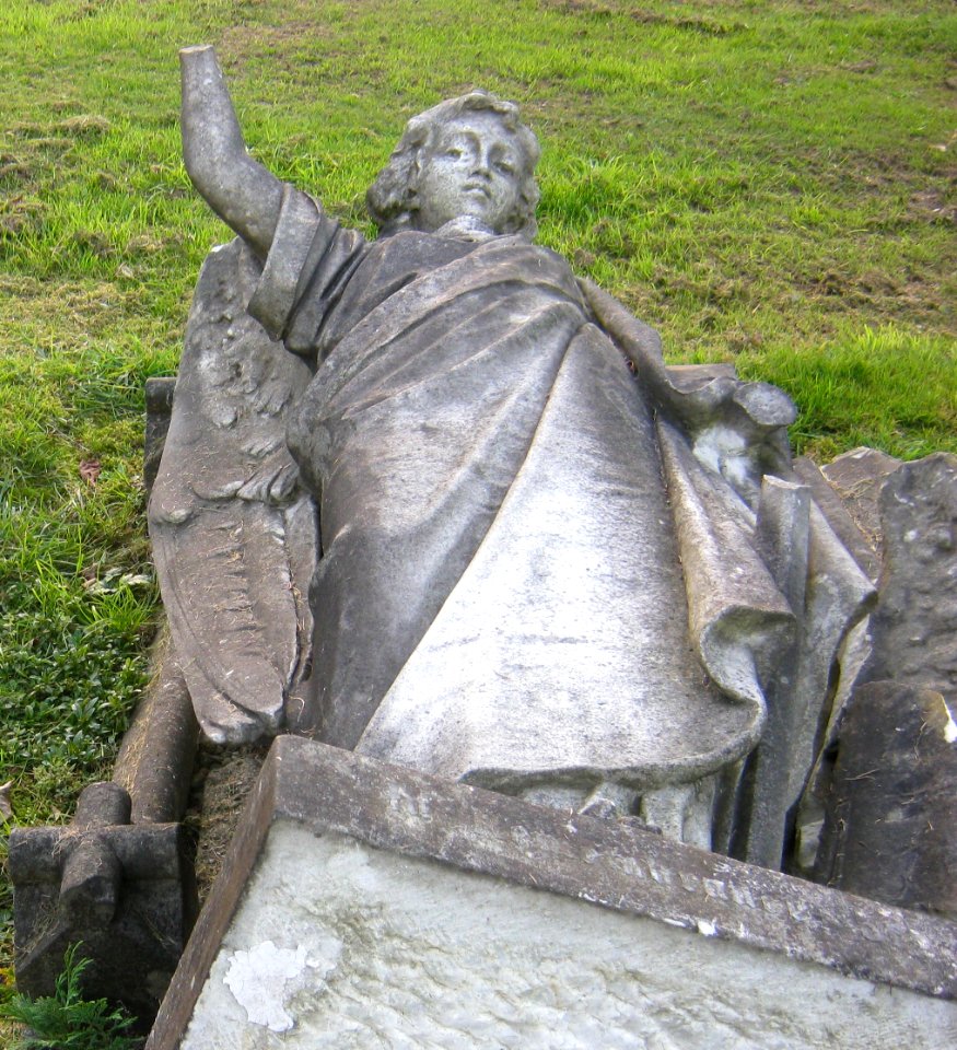 Angel Fallen Grave 01