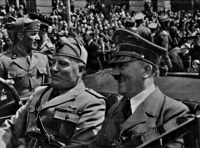 Junio 1940 - Hitler y Mussolini en Munich, Alemania