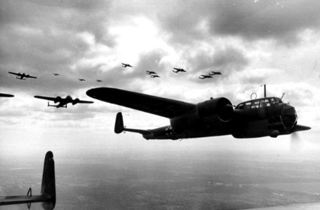 Junio 21, 1940 - Bombarderos Dornier Do 17Z de Alemania vuelan sobre Francia