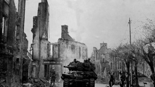29 Junio – 2 Julio, 1944. Aliados toman control de la Península de Cherburgo