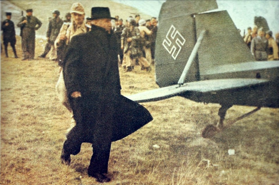 Mussolini rescatado por Otto Skorzeny viaja a Alemania