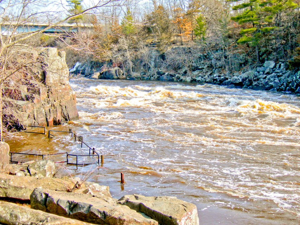 CoxD StCroixDalles MNBoatLaunchInFlood 03182010 vpp