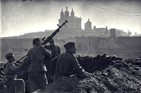 1943 Soldados soviéticos a la caza de aviones enemigos