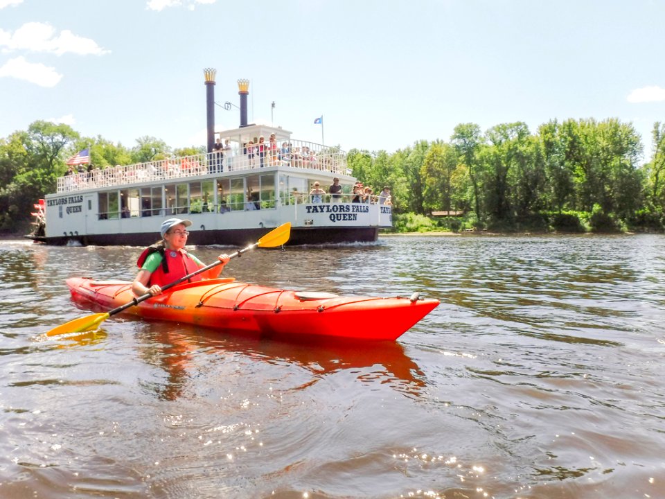 KonopaczR StCroixDalles PaddleboatAndKayaker 20150731 vpp
