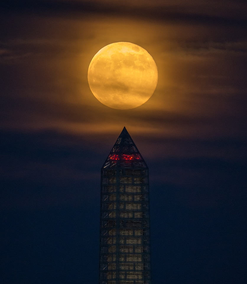 Night washington monument glowing