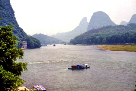 Rio Li, Li River, Yangshuo, China photo