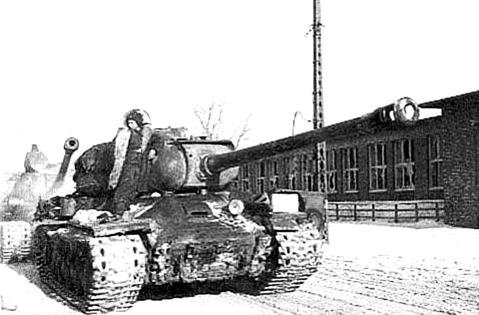 Enero, 1945. Tanque soviético entra a Posen, Alemania, hoy en Polonia